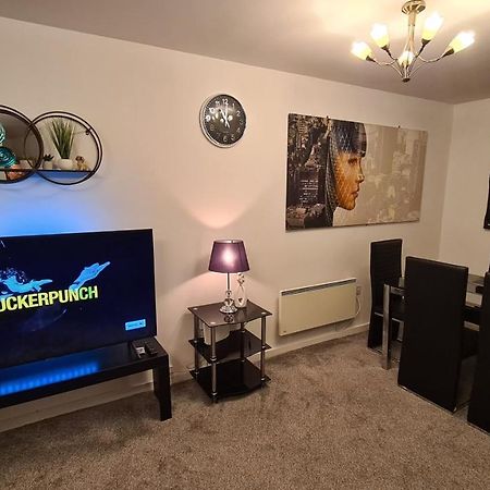 Luxury 2 Bed Apt With Free Wi-Fi & Parking Манчестър Екстериор снимка
