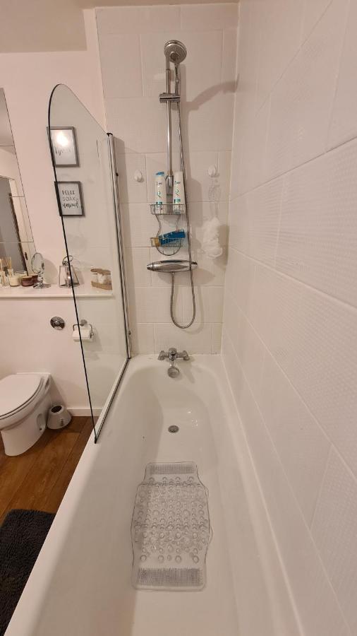 Luxury 2 Bed Apt With Free Wi-Fi & Parking Манчестър Екстериор снимка