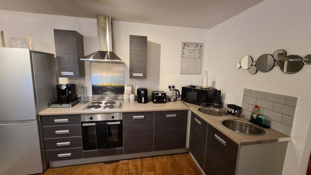 Luxury 2 Bed Apt With Free Wi-Fi & Parking Манчестър Екстериор снимка