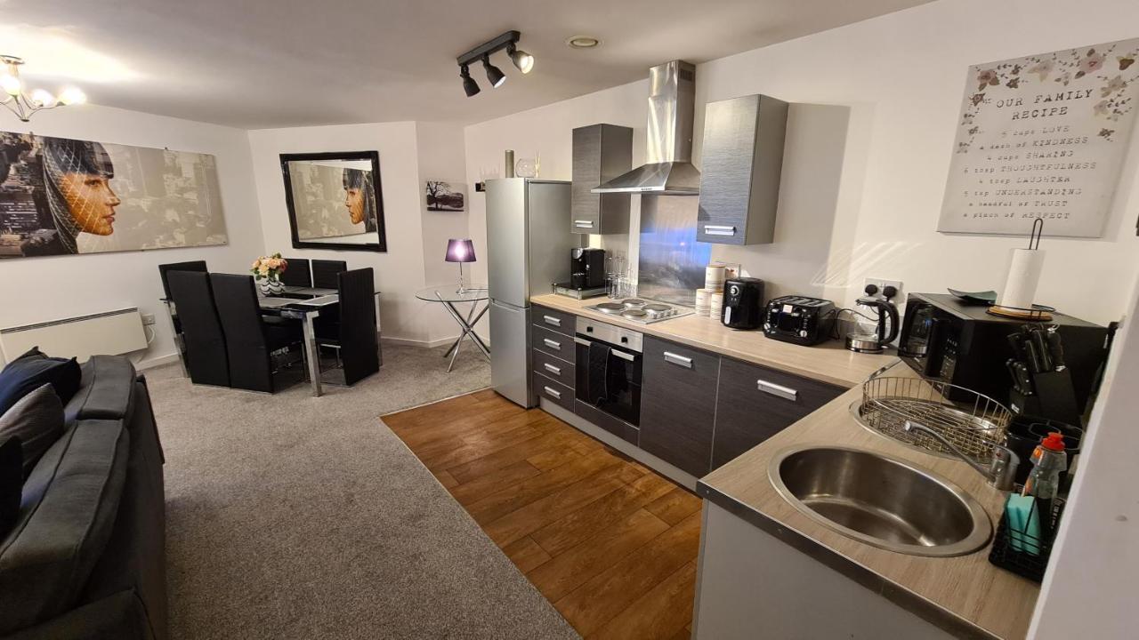 Luxury 2 Bed Apt With Free Wi-Fi & Parking Манчестър Екстериор снимка