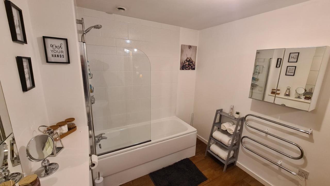 Luxury 2 Bed Apt With Free Wi-Fi & Parking Манчестър Екстериор снимка